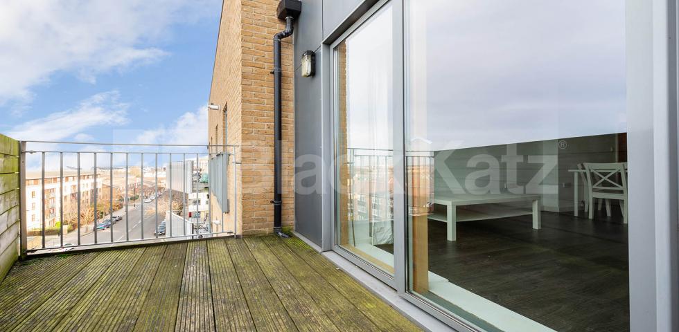 Contemporary large one bed minute to tube and shops   New Clocktower Place, Caledonian Road